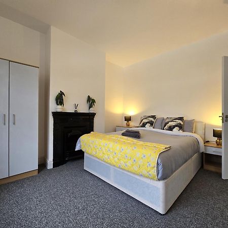 Villa Warburton House, Newark - Walking Distance From North Gate Train Station & Market Place Exterior foto