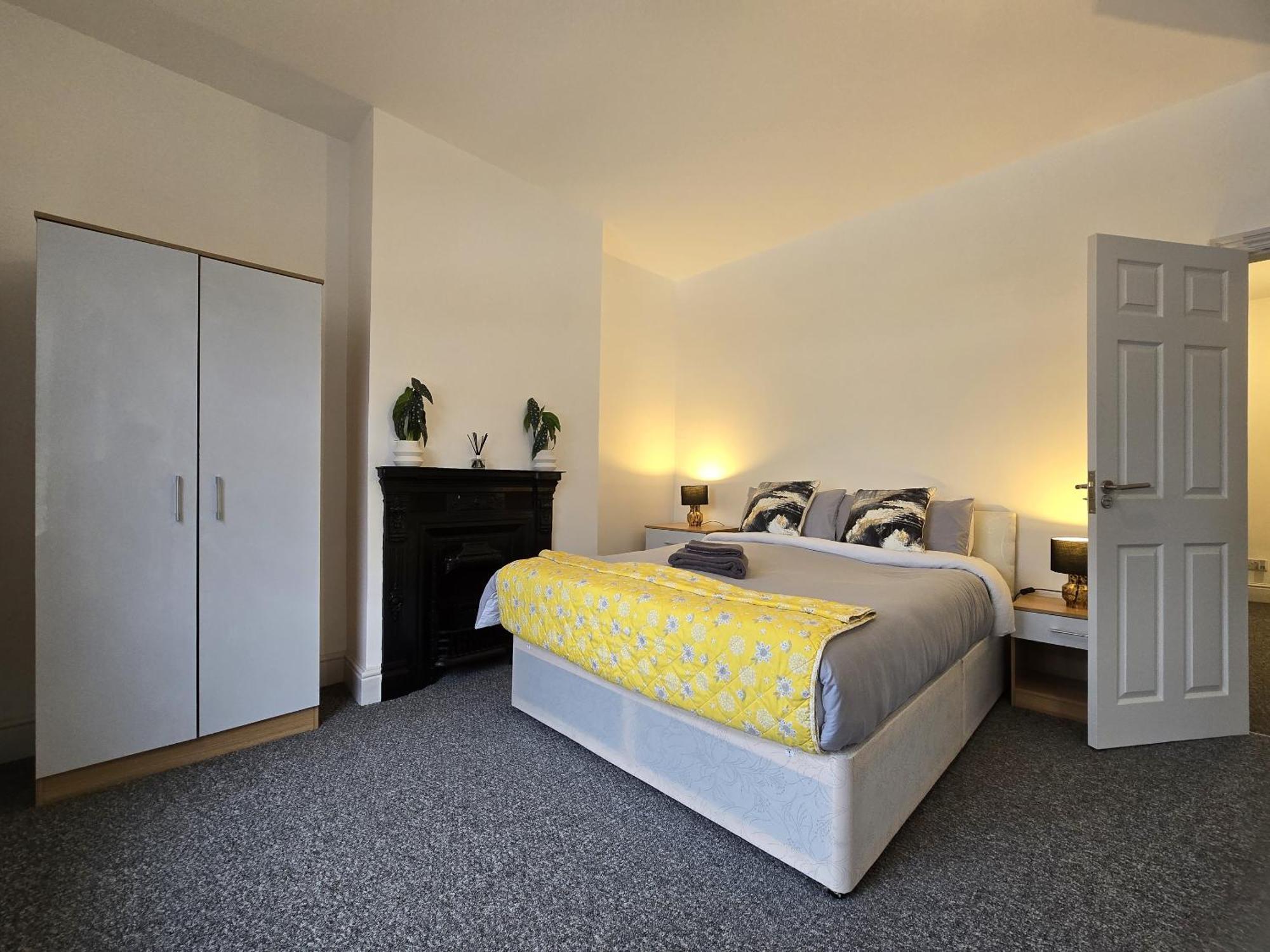 Villa Warburton House, Newark - Walking Distance From North Gate Train Station & Market Place Exterior foto