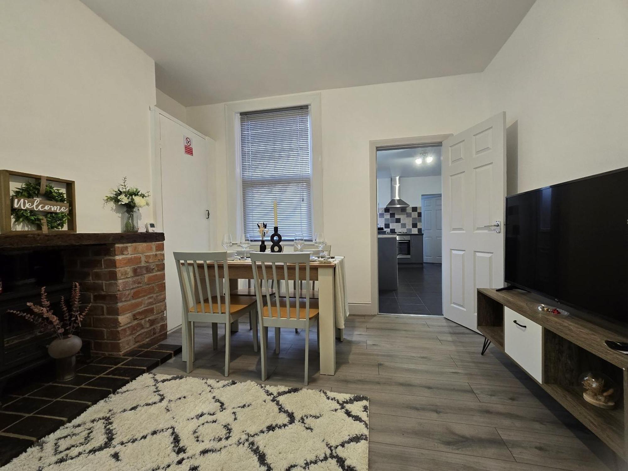 Villa Warburton House, Newark - Walking Distance From North Gate Train Station & Market Place Exterior foto