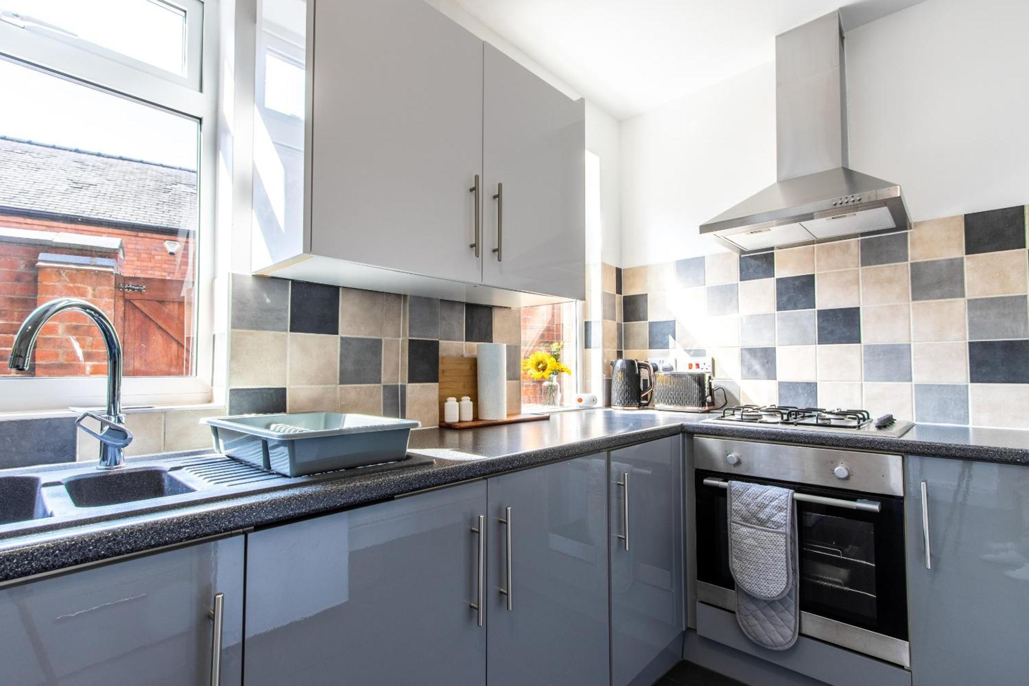 Villa Warburton House, Newark - Walking Distance From North Gate Train Station & Market Place Exterior foto